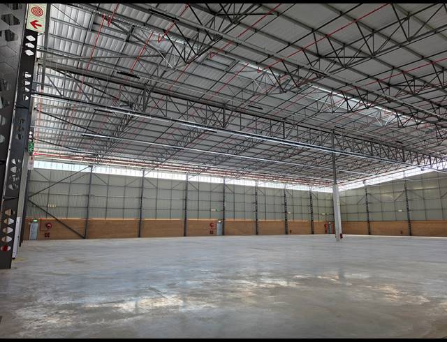 3,107M² WAREHOUSE TO LET IN AIRPORT PARK